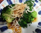 お弁当に！ブロッコリーのじゃこごまからめ作り方2写真