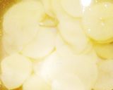ブロッコリ茎とポテトのアンチョビ炒め☆作り方2写真
