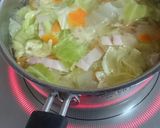 野菜たっぷりベーコンのみそ汁作り方4写真