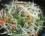 野菜たっぷり♪オイスターマヨ焼きそば作り方1写真