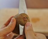 おもてなしに♪キウイの皮でお花作り方3写真