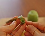 おもてなしに♪キウイの皮でお花作り方6写真