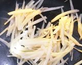 シンプルに♪大根の皮のキンピラ作り方3写真