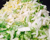 白菜とひき肉のしょうが炒め作り方1写真