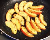 簡単♡フライパンで焼きりんご！シナモン味作り方4写真