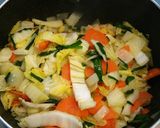 具沢山！鶏団子と野菜のお味噌汁☆作り方3写真