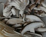 森のキノコこトリプル味噌汁♪作り方1写真