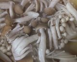 森のキノコこトリプル味噌汁♪作り方4写真