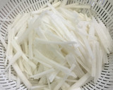 食卓に秋を♪柿と大根のマヨサラダ作り方1写真