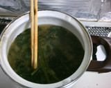 朝食に 簡単 ほうれん草 卵の お味噌汁作り方5写真