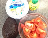 トマトとアボカドのクリームチーズサラダ作り方1写真