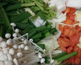 野菜たっぷり &豆腐のコラボもつスープ作り方1写真