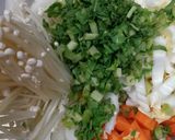 豚こまぎれとたくさんの野菜味噌汁作り方2写真
