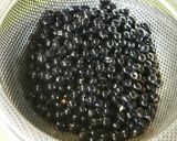 鍋帽子で省エネ♪黒豆の塩麹甘煮作り方1写真