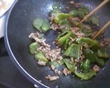 ピーマンとひき肉のオイスターソース炒め作り方3写真