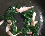 ほうれん草の巣ごもり卵(ベーコン入り)作り方2写真