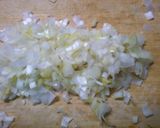 フライパンで 簡単 蒸し鶏の ピリ辛醤油作り方1写真