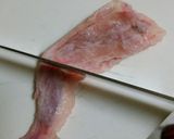 コラーゲンたっぷり♪手羽先とニラのスープ作り方1写真