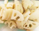 ご飯にぴったり！蓮根と鶏肉のカレー炒め作り方1写真