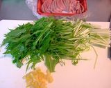 豚タンと水菜の塩レモン炒め。作り方1写真