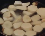 里芋と豚肉の甜麺醤煮作り方1写真