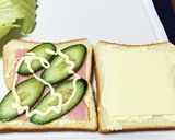 辛子がきいてる!ハムチーズ野菜サンド作り方2写真
