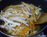 さつま揚げとたっぷり野菜の焼きうどん♡作り方4写真
