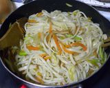 さつま揚げとたっぷり野菜の焼きうどん♡作り方7写真