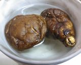 豚肉と里芋、にんじん、しいたけの中華煮作り方1写真
