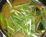 青い部分&豆腐&ワカメ♡味噌汁作り方3写真
