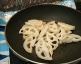 シャキシャキ食感♬蓮根の甘辛生姜炒め作り方2写真
