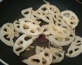 シャキシャキ食感♬蓮根の甘辛生姜炒め作り方4写真