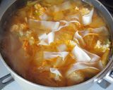 鶏つみれとワンタンのキムチスープ作り方4写真