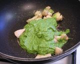 鶏もも肉とほうれん草のグリーンパスタ♪作り方2写真