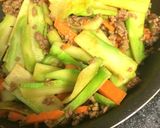 ブロッコリーの芯と挽肉のカレー炒め作り方3写真