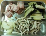 ベーコンと茄子の簡単！トマトソースパスタ作り方1写真