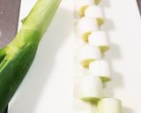 冬☆旬♪コロころ香ばし白葱のお味噌汁作り方1写真