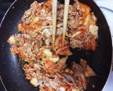 ごま油香る豚キムチ焼きうどん作り方2写真