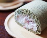 ❀粒餡と苺のよもぎ米粉ロール❀作り方11写真