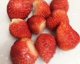 離乳食中期⁑角切りいちご(フリージング)作り方1写真