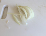 簡単☆玉ねぎとわかめのお味噌汁作り方1写真