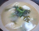 鍋1つで簡単に！ゴマと餃子の中華風スープ作り方5写真