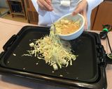 お好みソースで明太もちチーズもんじゃ焼き作り方5写真