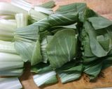 朝食 チンゲン菜 ごぼう 油揚げの味噌汁作り方1写真