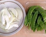 簡単☆絹さやとお麩の卵とじ作り方1写真