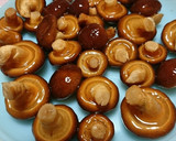 3種の保存キノコと乾燥わかめの味噌汁＾＾作り方1写真