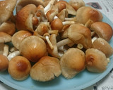3種の保存キノコと乾燥わかめの味噌汁＾＾作り方2写真