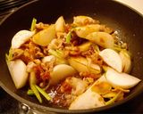 カブと豚バラの梅ニンニク炒め作り方5写真