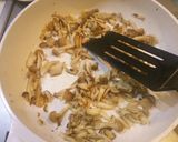 豚肉とキノコのリンゴの皮炒め作り方3写真