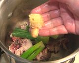 圧力鍋で取る濃厚鶏ガラスープ♪作り方3写真